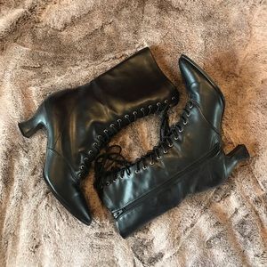 tall black heeled boots